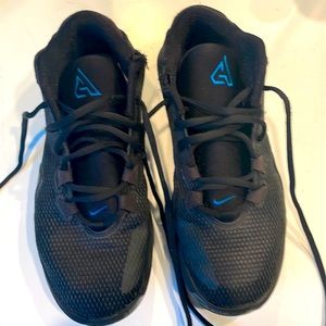 Nike Zoom Freak 1 Mens Size 7.5 Men Youth GS Black Iridescent Giannis